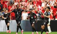 Canadá massacra Catar e México vence com drama
