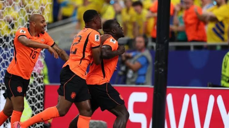 Holanda atropela a Suécia e Alemanha sofre, mas garante classificação.