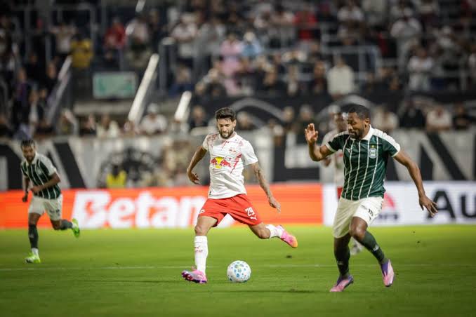 Lance do jogo Red Bull Bragantino x Coritiba pelo Brasileirão 2026 no Nabi Abi Chedid