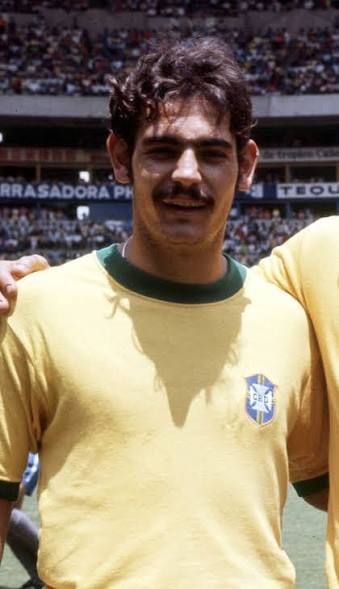 Rivelino em ação pela seleção brasileira na Copa de 1970