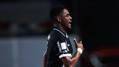 Lance do jogo Remo x Vitória pelo Brasileirão 2026 no Mangueirão
