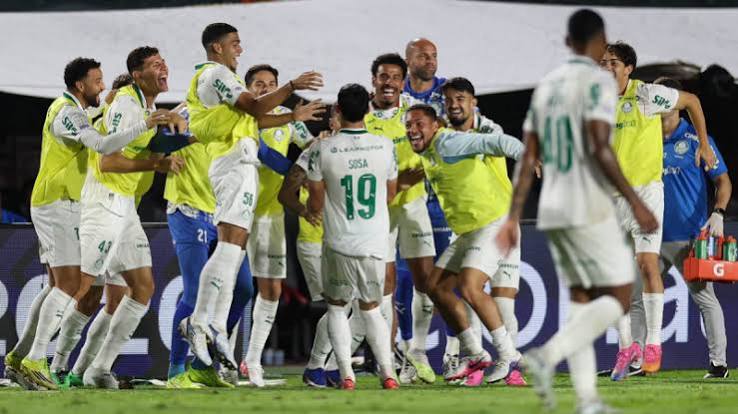 Lance do jogo Vitória x Palmeiras pelo Brasileirão 2026 no Barradão