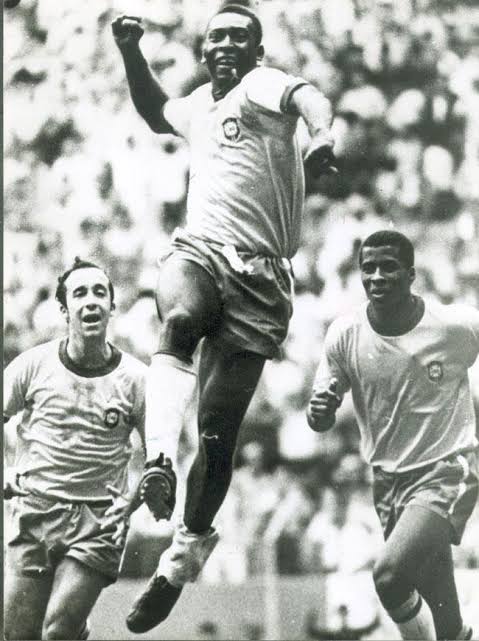 Pelé pula em comemoração na Copa de 1970
