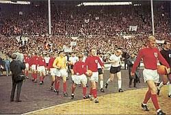 Inglaterra e Alemanha Ocidental perfiladas antes da final de 1966