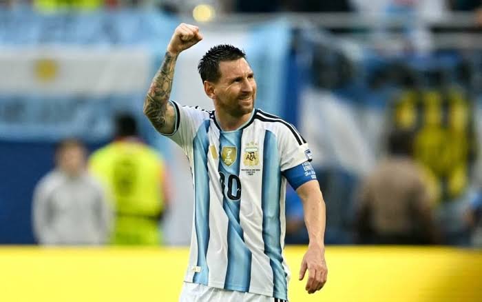 Lionel Messi comemorando gol