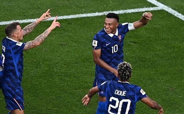 Mbappé Dobra a Resistência Paraguaia e Projeta os Bleus às Quartas