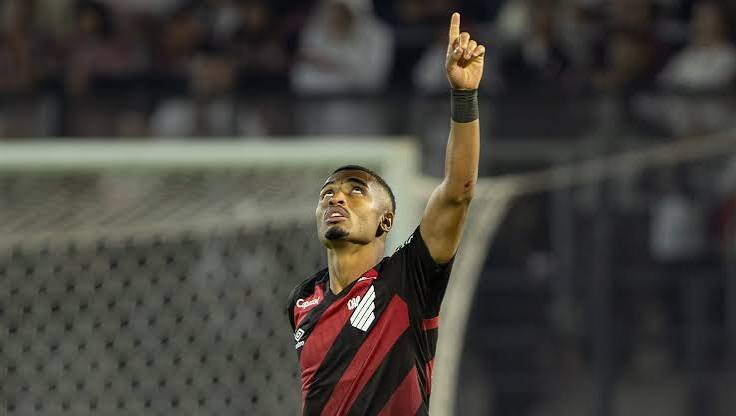 Lance do jogo São Paulo x Athletico-PR pelo Brasileirão 2026 em Bragança Paulista