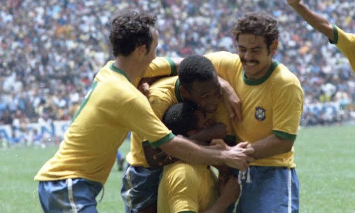 Seleção brasileira comemora gol em jogo complicado na Copa de 1970