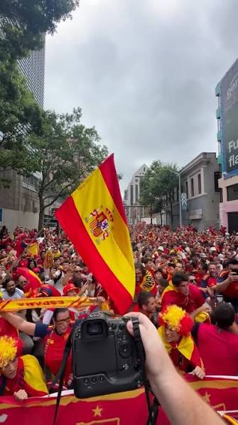 Torcida da Espanha nas ruas de Nova York