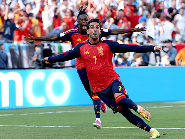 Seleção espanhola celebra o título da Copa do Mundo 2026