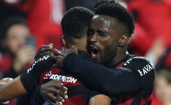 Athletico-PR Atropela o Internacional, Neymar volta marcando gols em Empate na Vila Belmiro e Vasco de Pedro Emanuel Esbarra no Mirassol