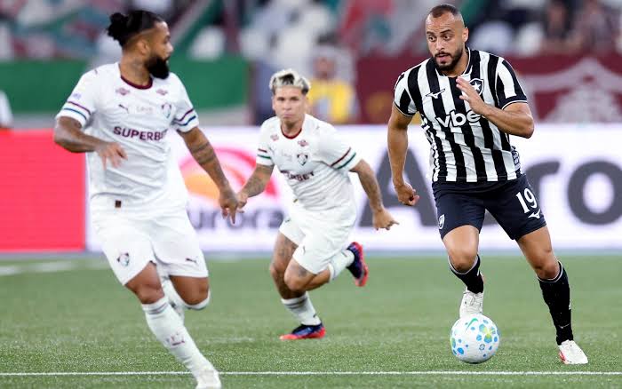 Lance do jogo Botafogo x Fluminense pela 22ª rodada do Brasileirão 2026 no Nilton Santos