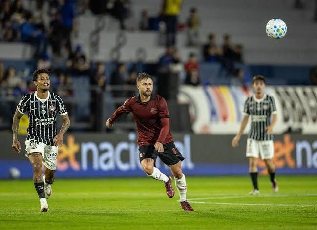 Lance do jogo RB Bragantino x Corinthians pela 22ª rodada do Brasileirão 2026 no Nabizão